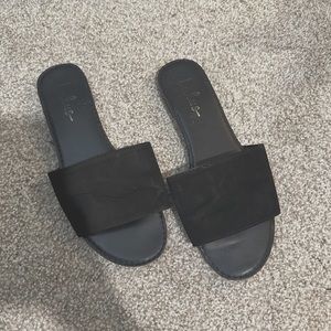Lulu’s Black Suede Sandal